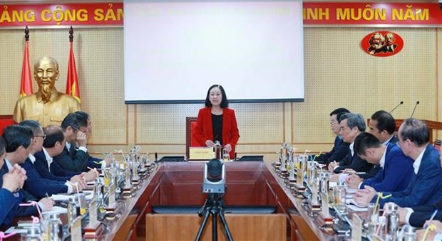 越共中央组织部部长张氏梅会见接任前的驻外大使和总领事